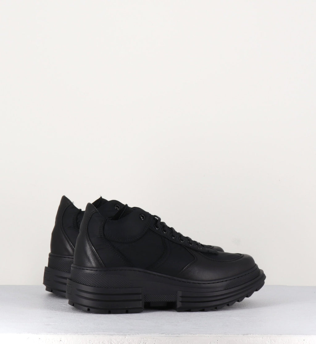 Baskets semelle épaisse en cuir et toile noir Beyond shoes - ALAYNA