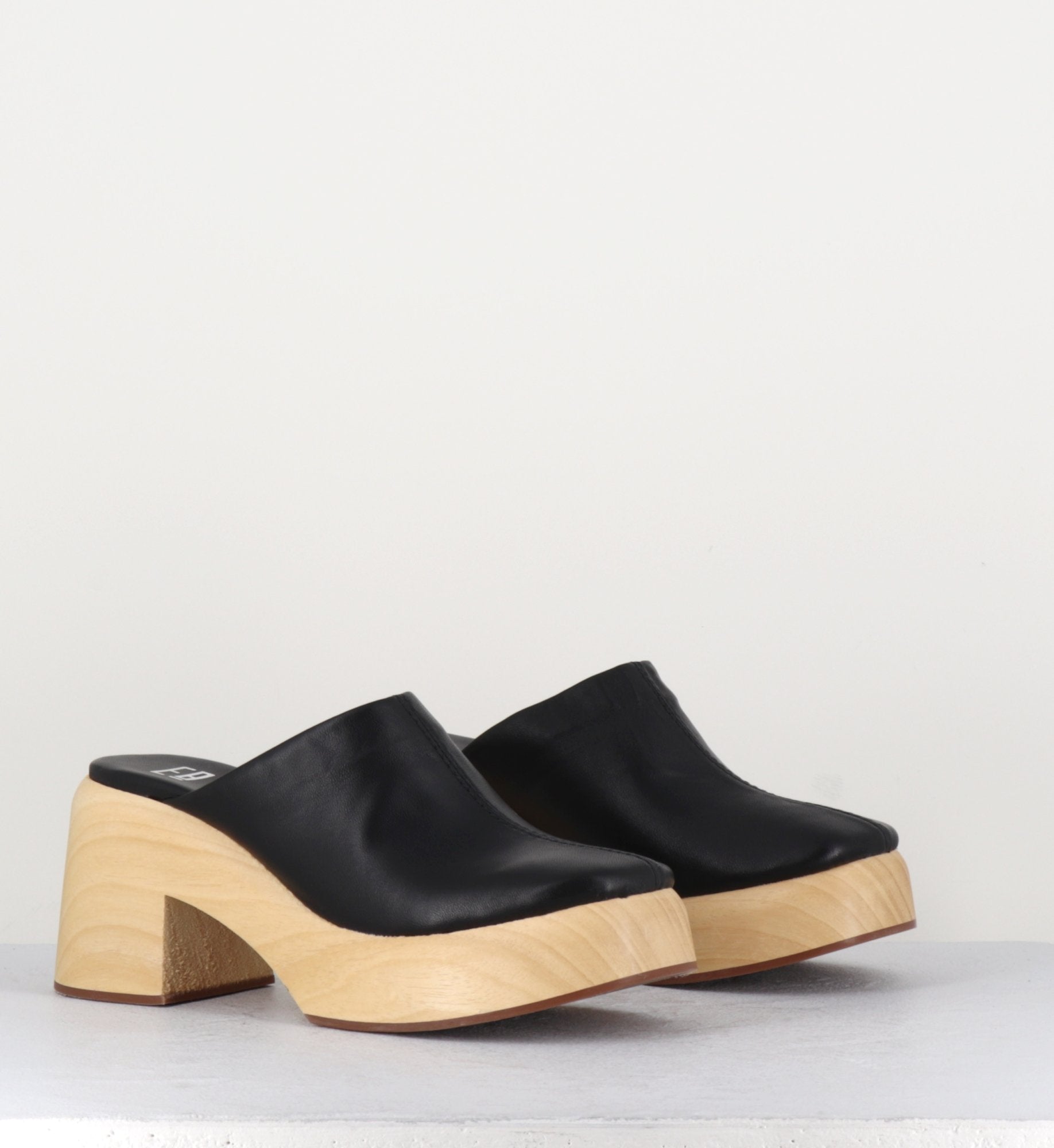 Sabot en cuir noir à plateforme - ROBERTA CLOGS BLACK