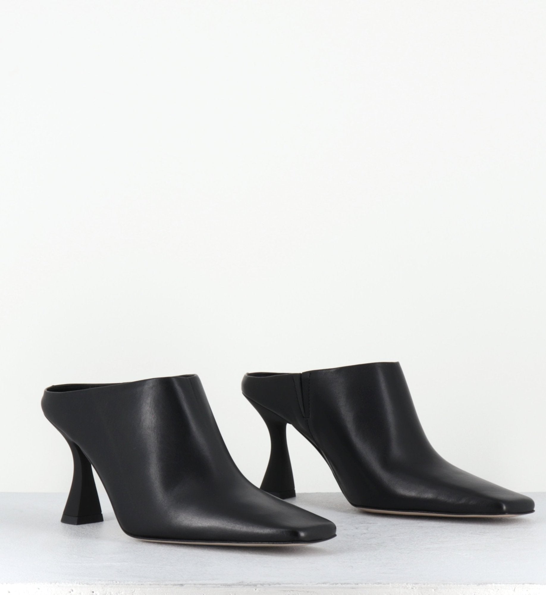 MANUELA BLACK MULES