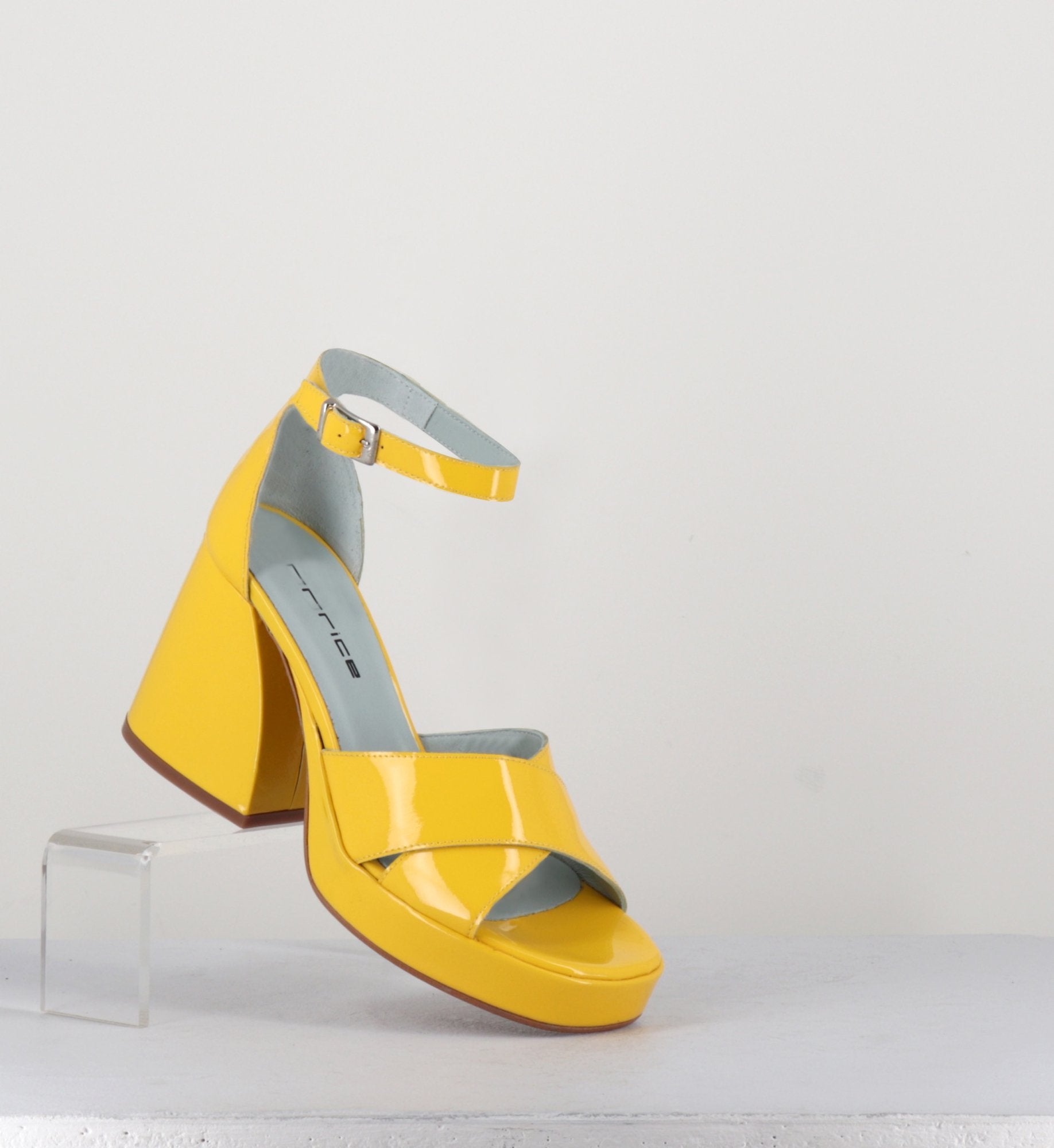 Sandales à plateformes en cuir vernis jaune - CLAUDIA SUN