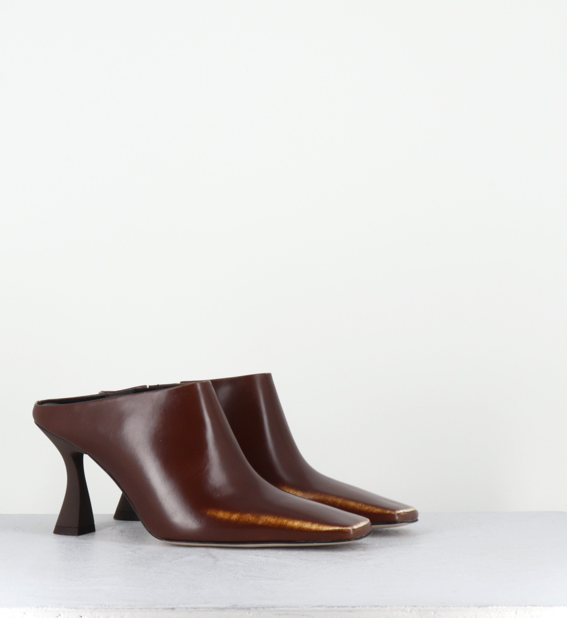 MANUELA BROWN MULE