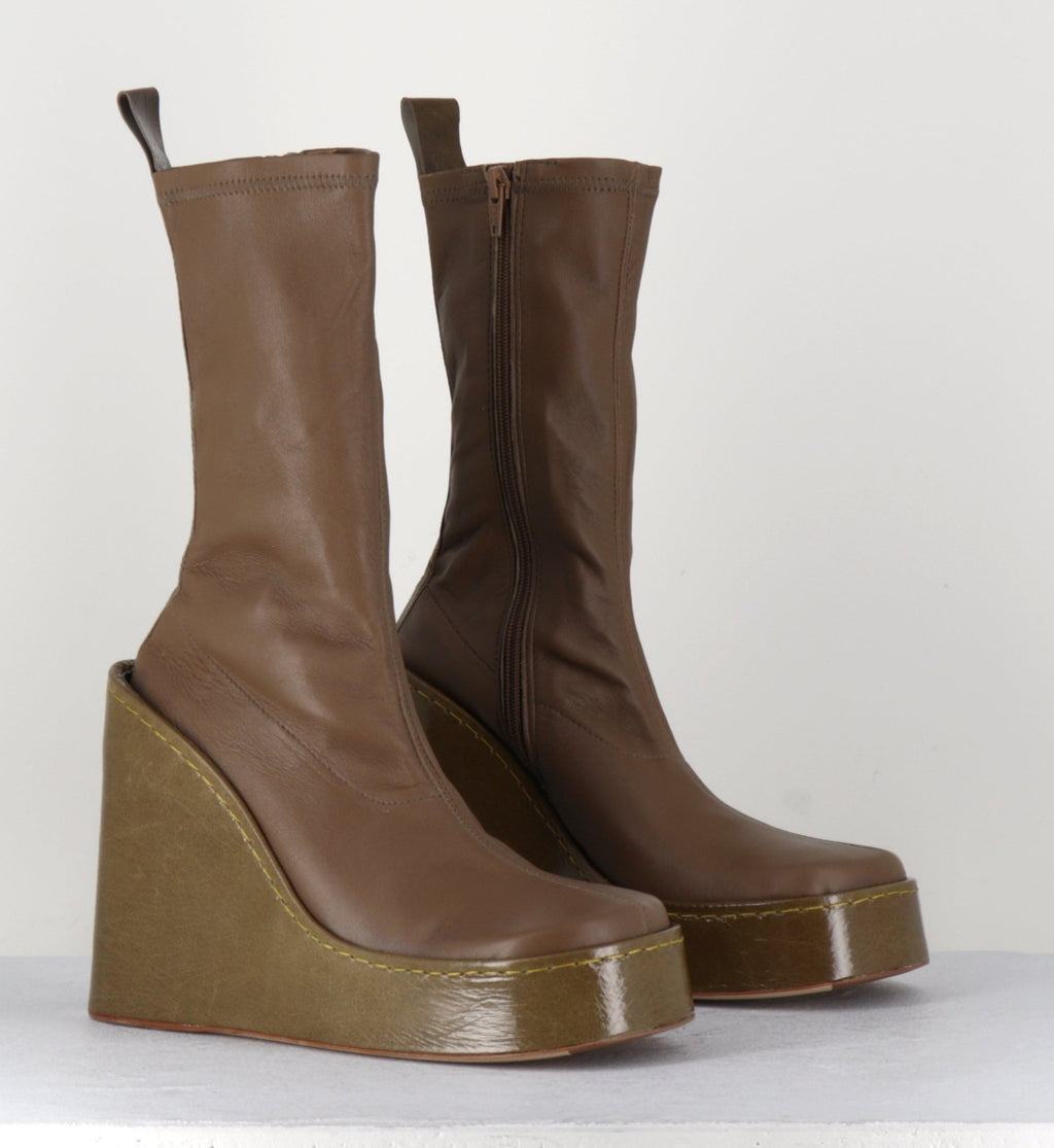 HANAE KHAKI BOOTS