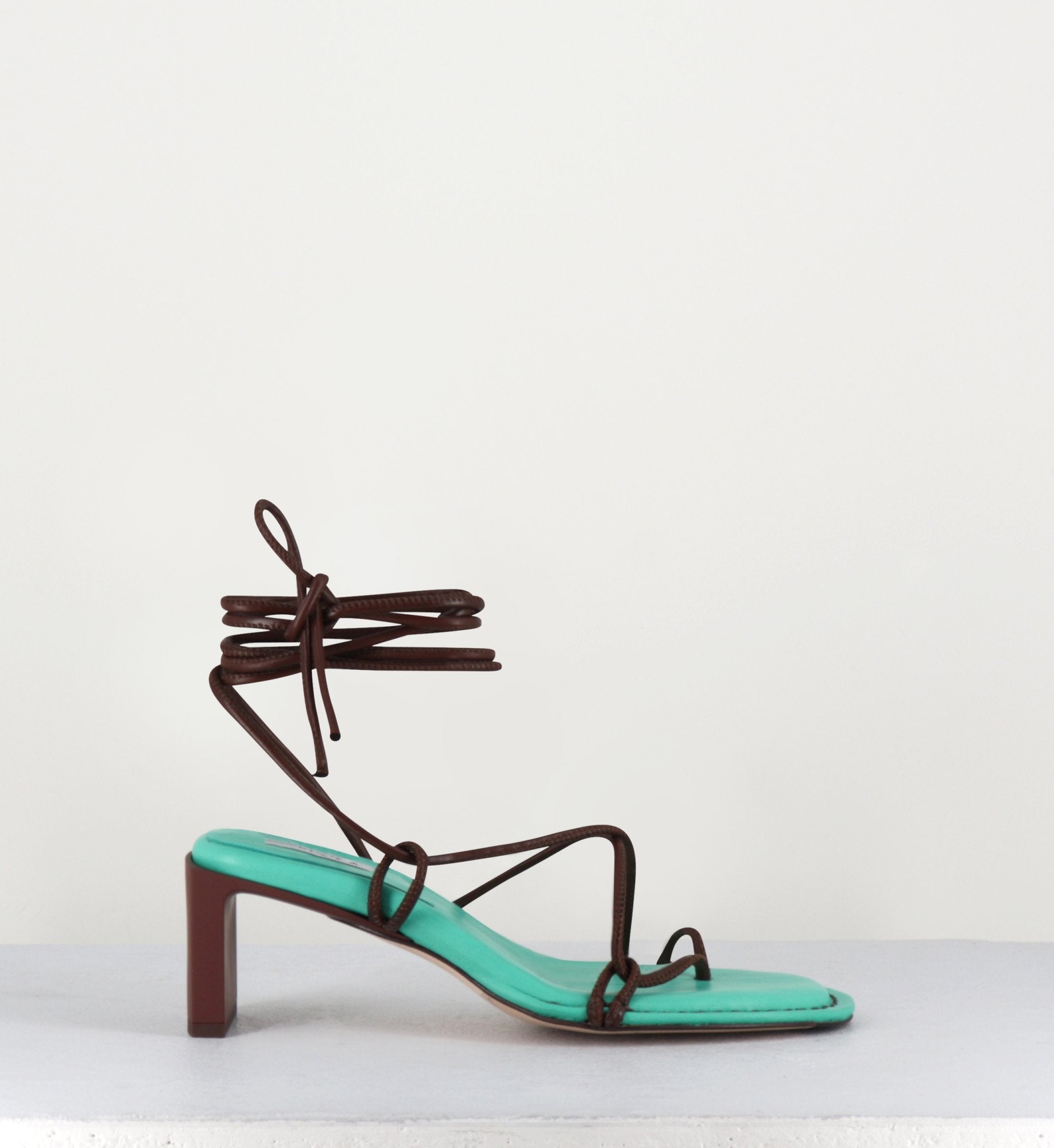 Sandales vertes à fines lanières de cuir marron- ALBERTA GREEN SANDALS