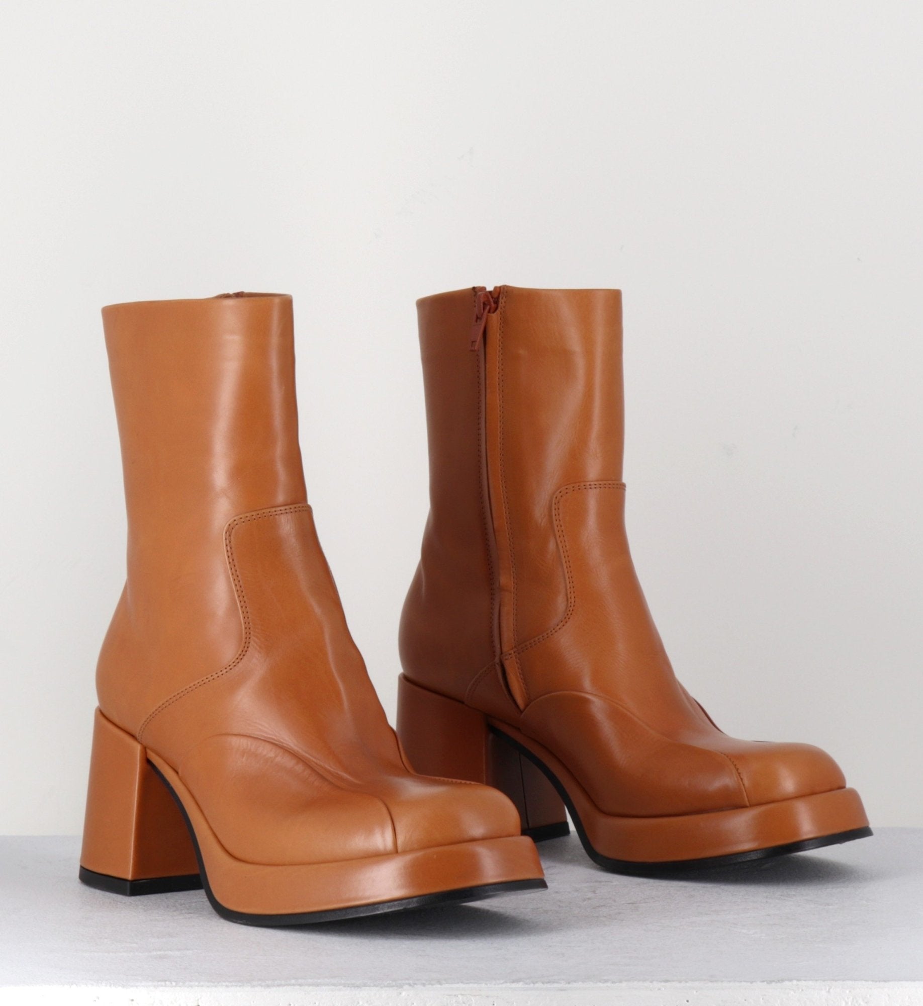 Boots 70s en cuir beige - ARCHI CUOIO