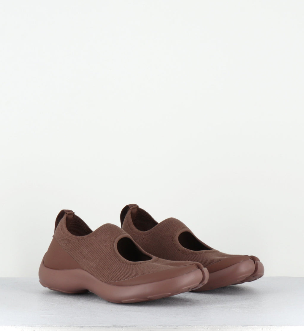 TABI SANDAL CHOCOLATE