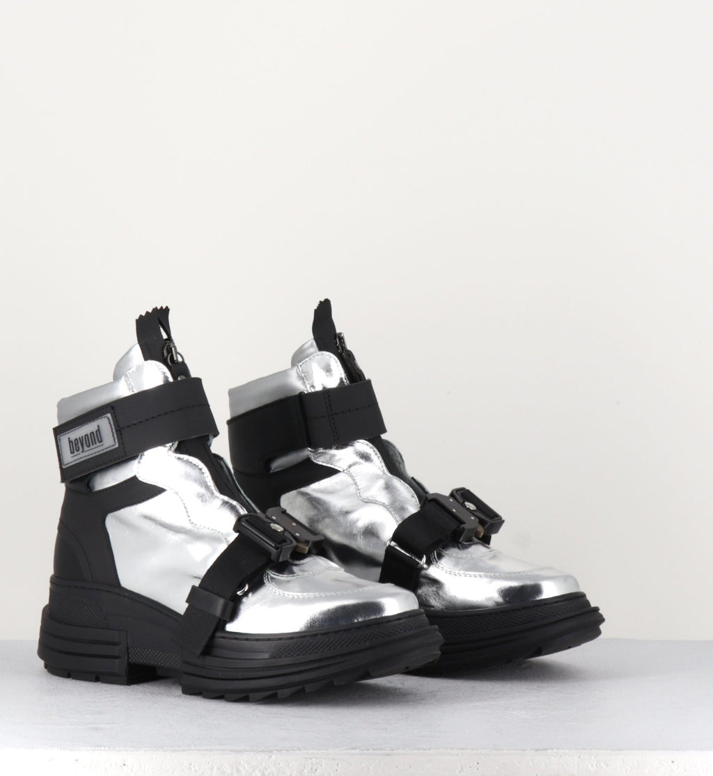 Bottines à semelle épaisse en cuir argent Beyond shoes - DIANNA