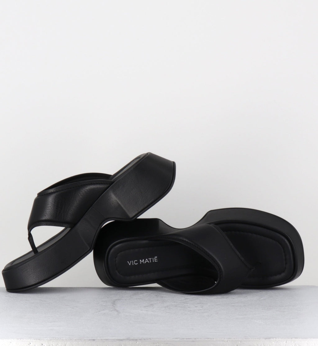 1E1518D TRAVEL BLACK