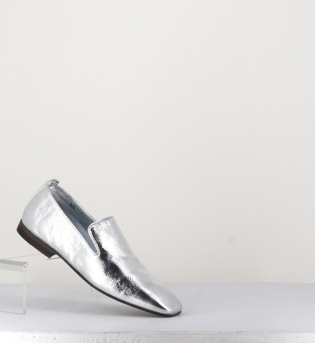 Mocassins plats à bout carré en cuir argenté Henderson Baracco - D033