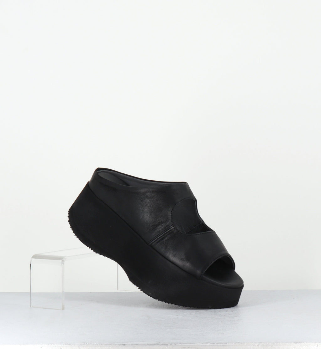 Mules compensées japonisantes en cuir noir 5121 GAS NERO