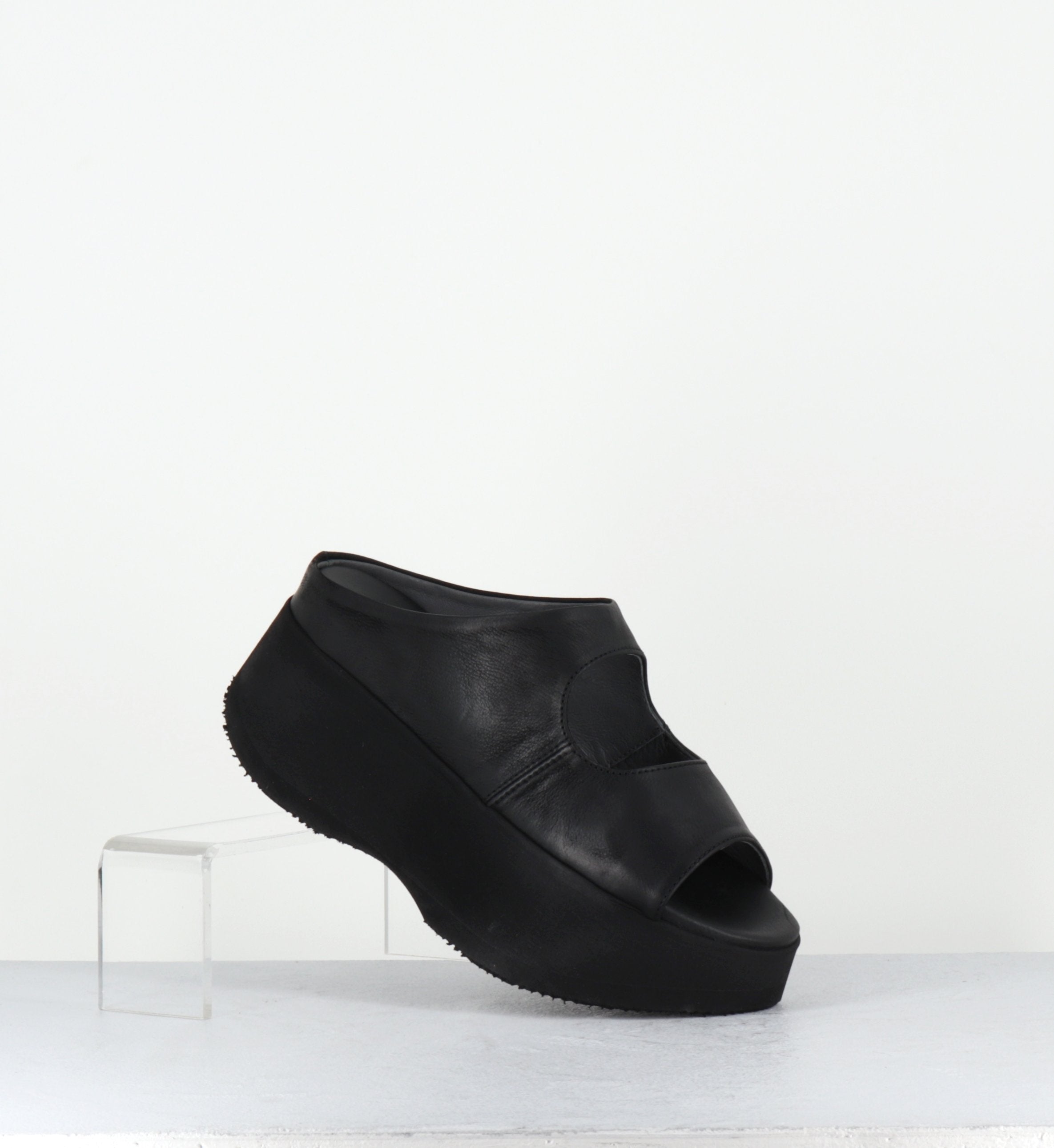 Mules compensées japonisantes en cuir noir 5121 GAS NERO