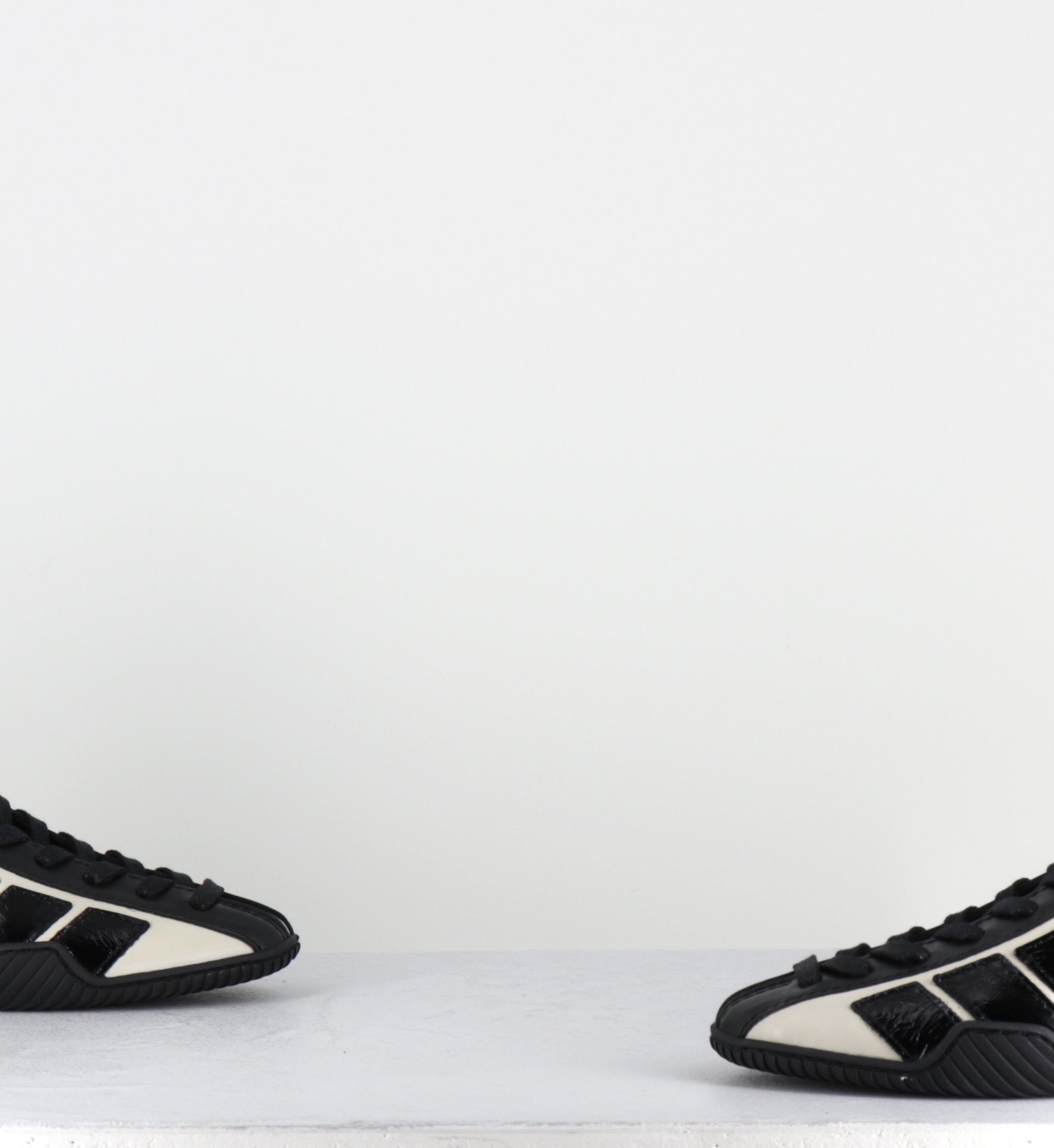 NIKOLETTA BLACK WHITE