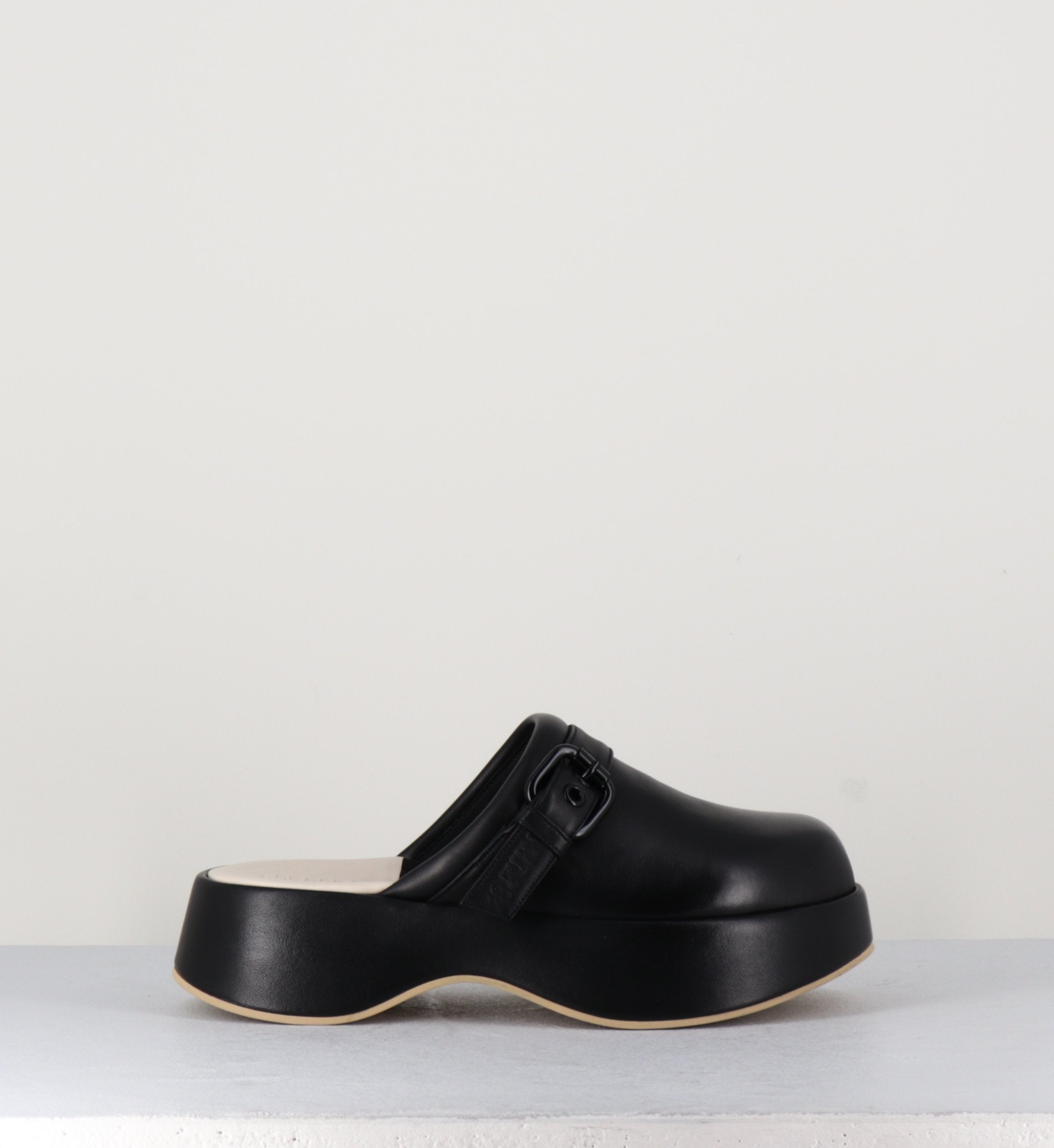 Sabot minimaliste en cuir noir - LIPARI CHAT BLACK