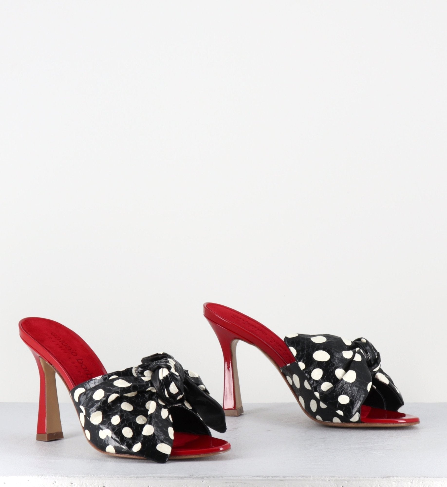 MJ1030 WHIPS NERO ROSSO