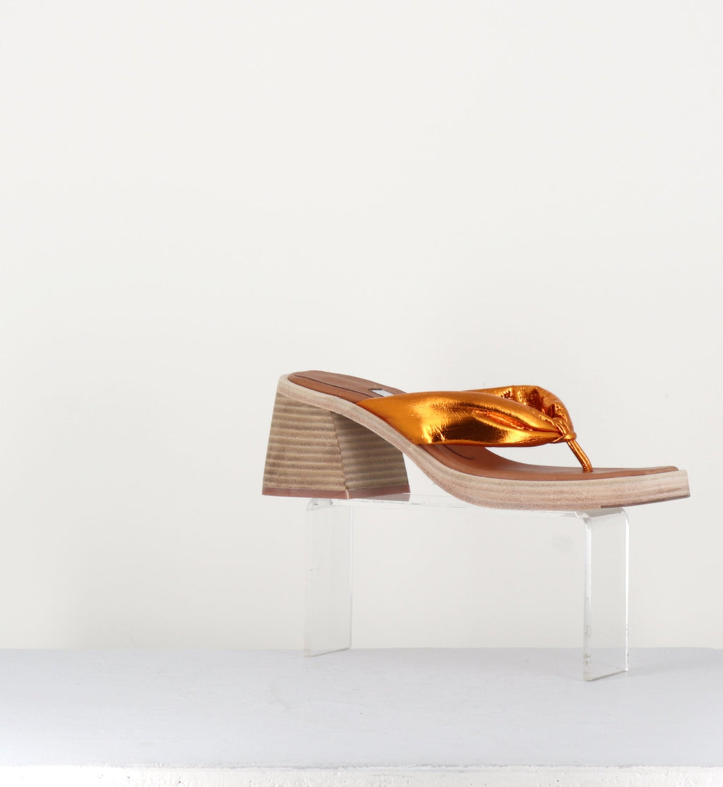 APRIL ORANGE SANDALS