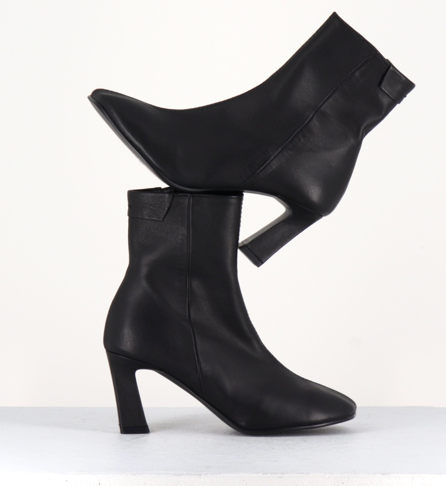 WIDE TOE CLEAN BOOTS