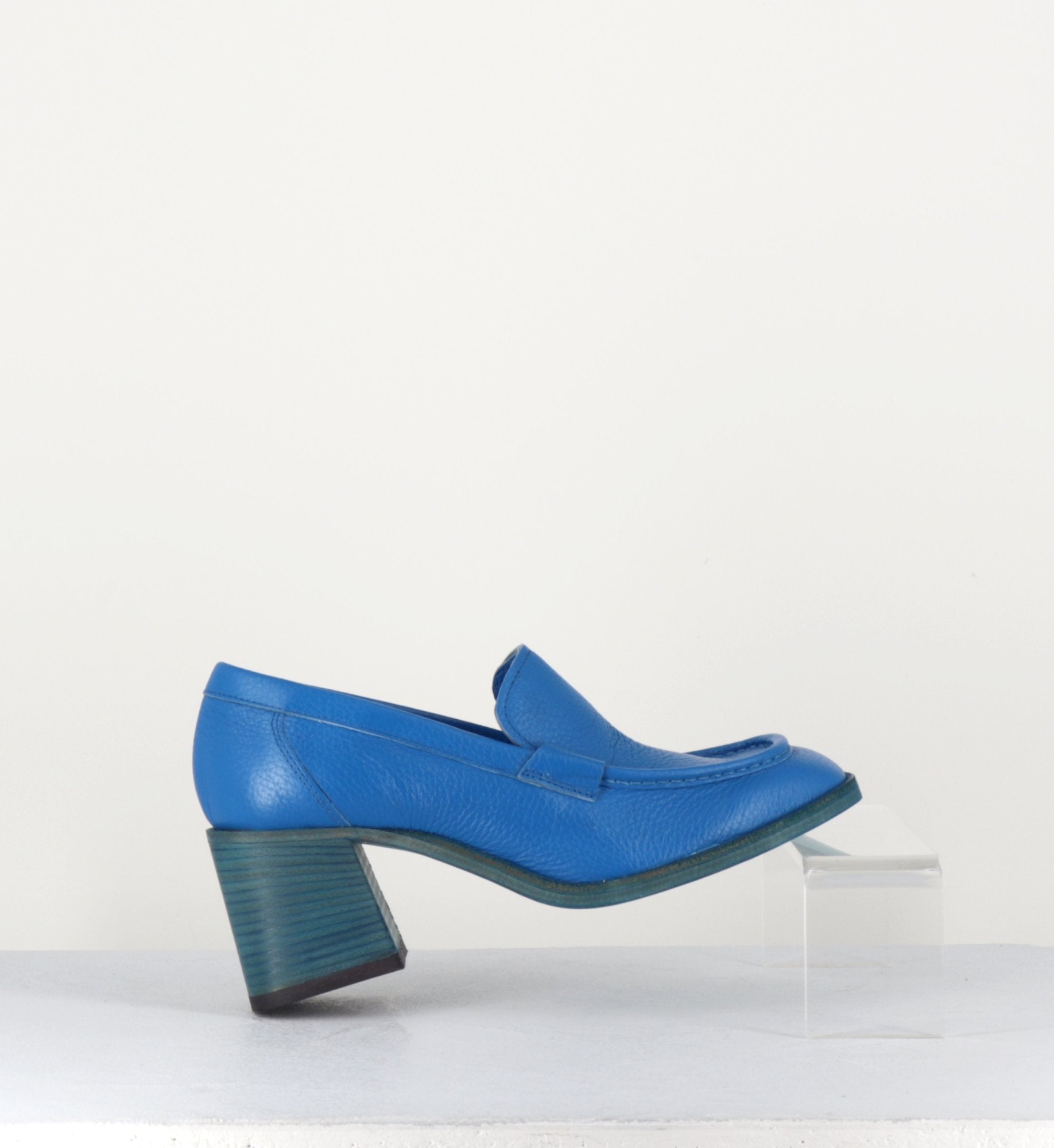 PE8630 BLU