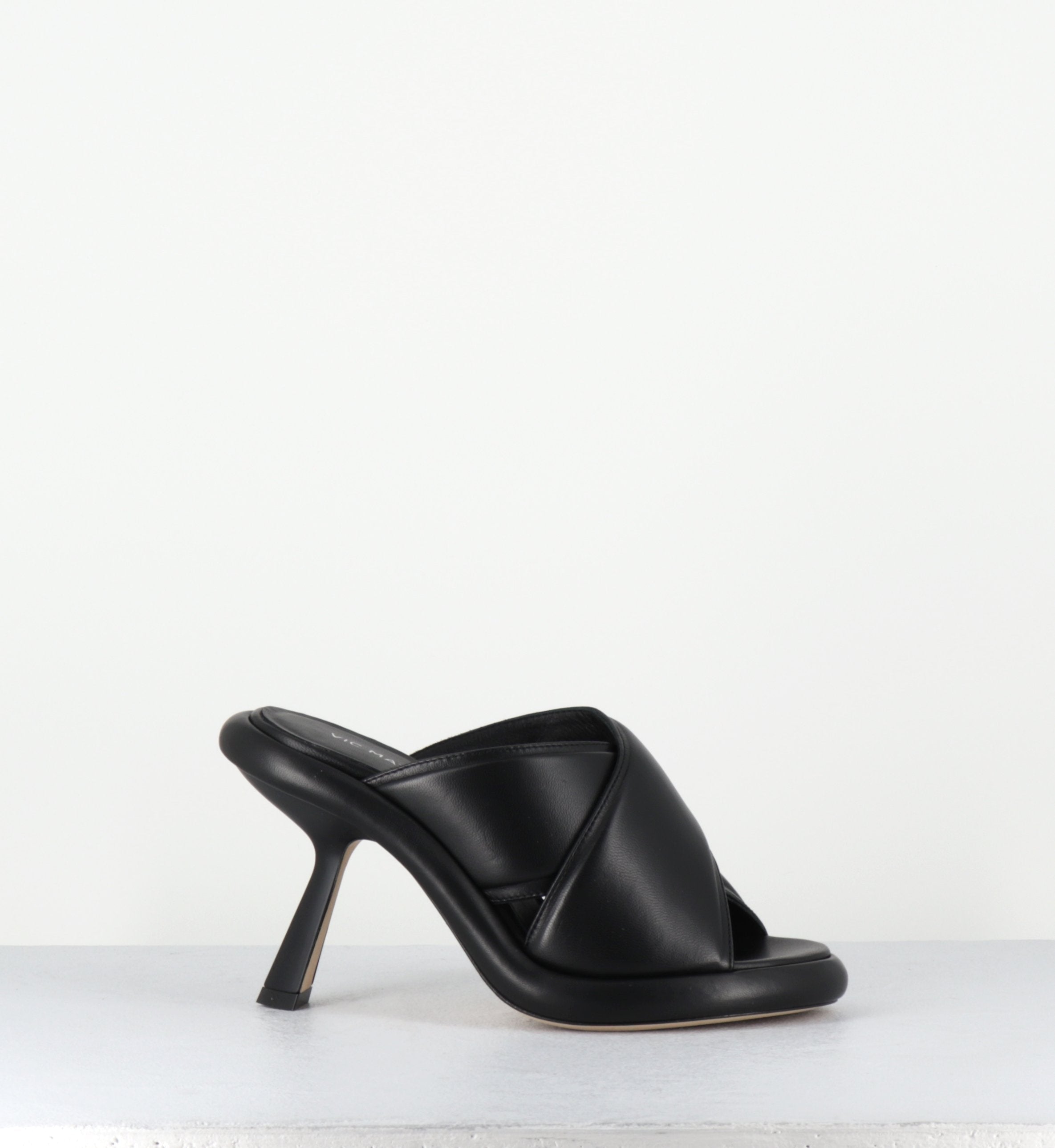 1C6950D BONBON BLACK