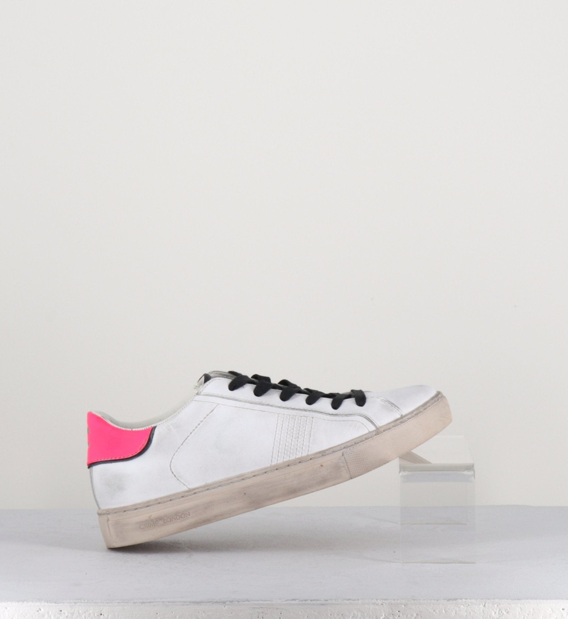 Sneakers en cuir blanc et rose Crime London - BEAT 25700