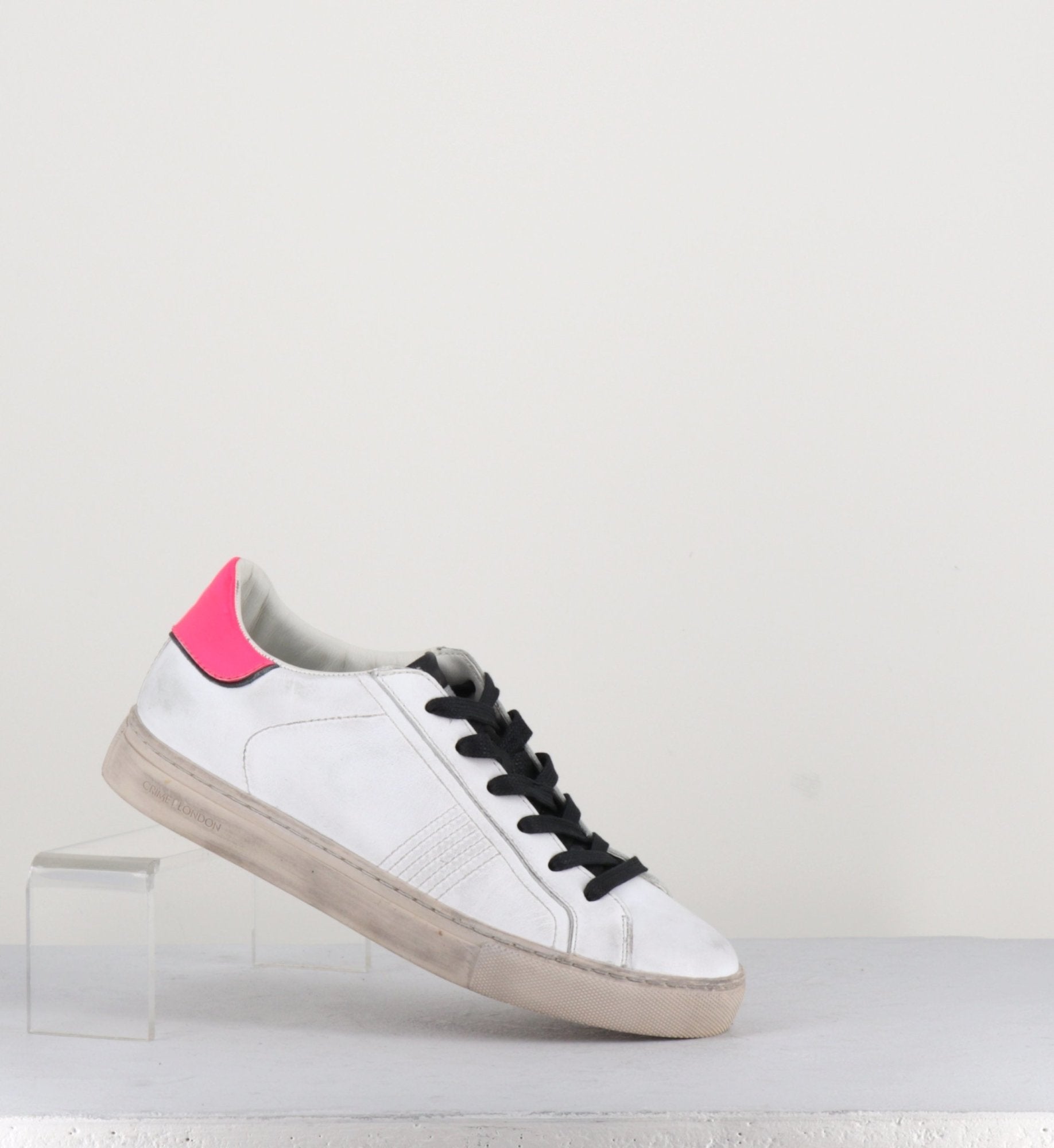 Sneakers en cuir blanc et rose Crime London - BEAT 25700