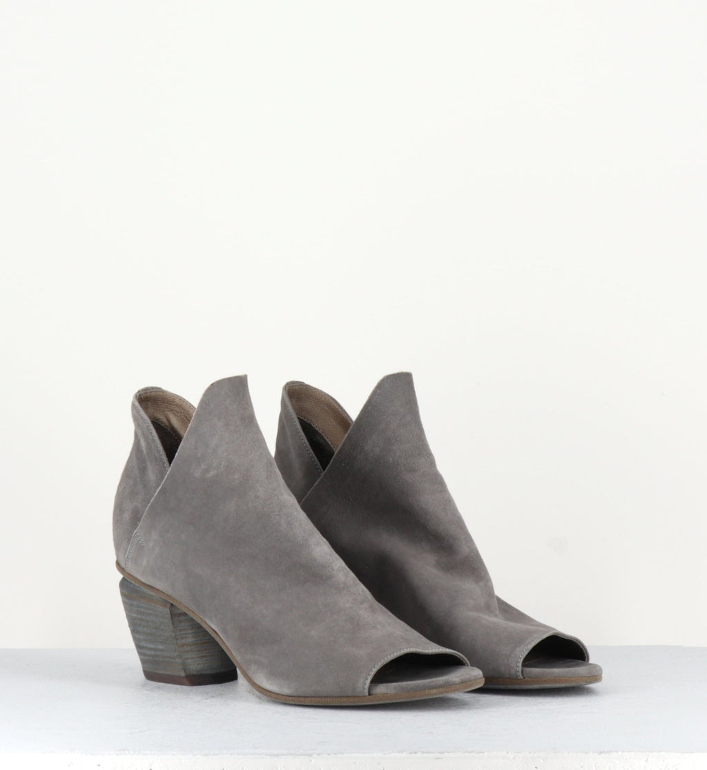 Bottines à bout ouvert en veau velours taupe Officine Creative - AGLAE001