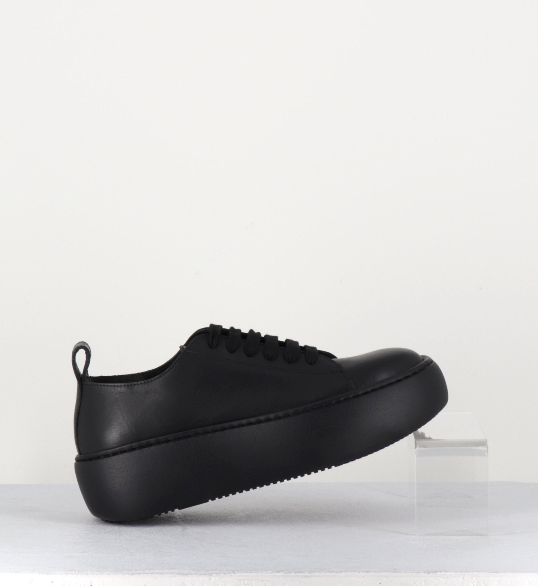 Baskets en cuir noir à lacets - A76CP CALF NERO