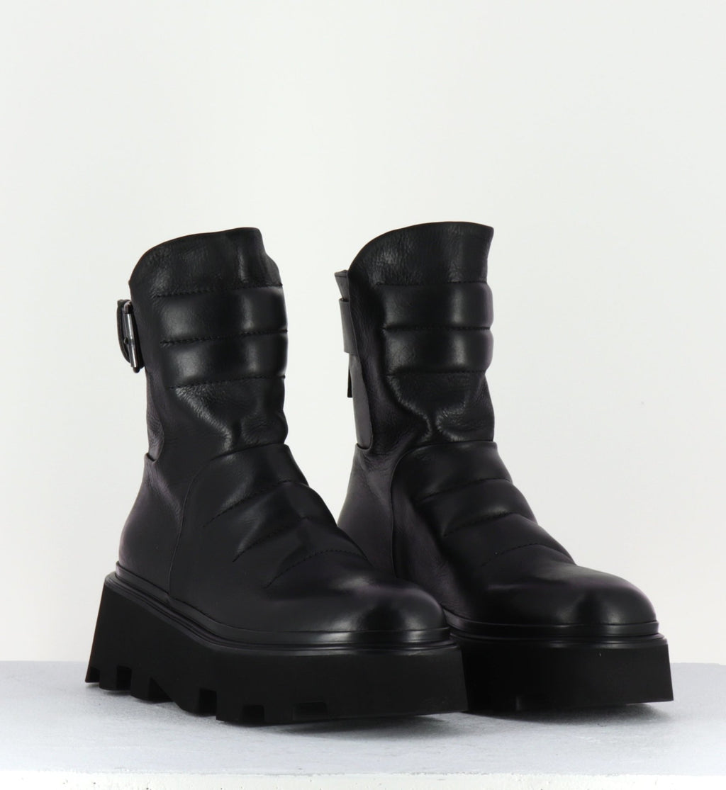 Boots en cuir noir à surpiqures et semelle micro - E2722