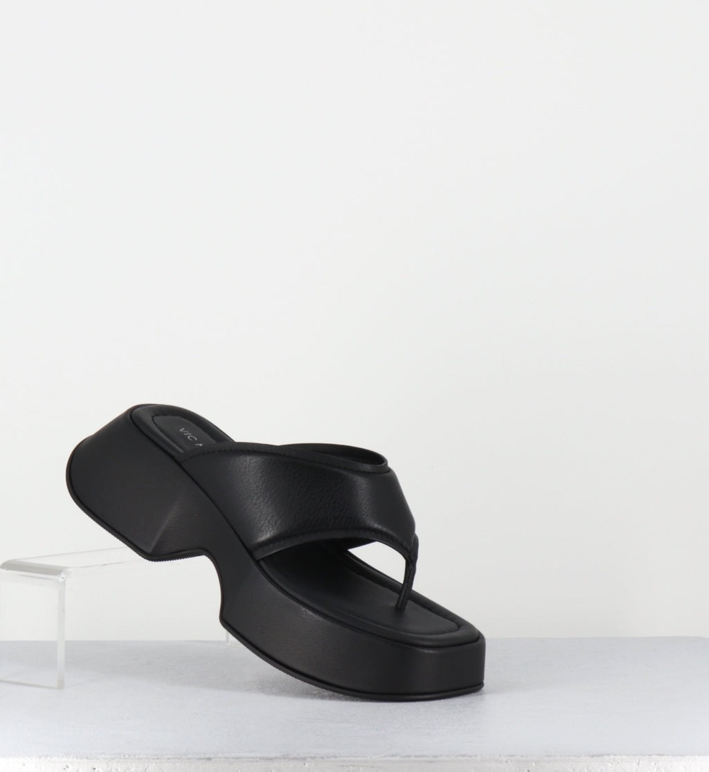 1E1518D TRAVEL BLACK