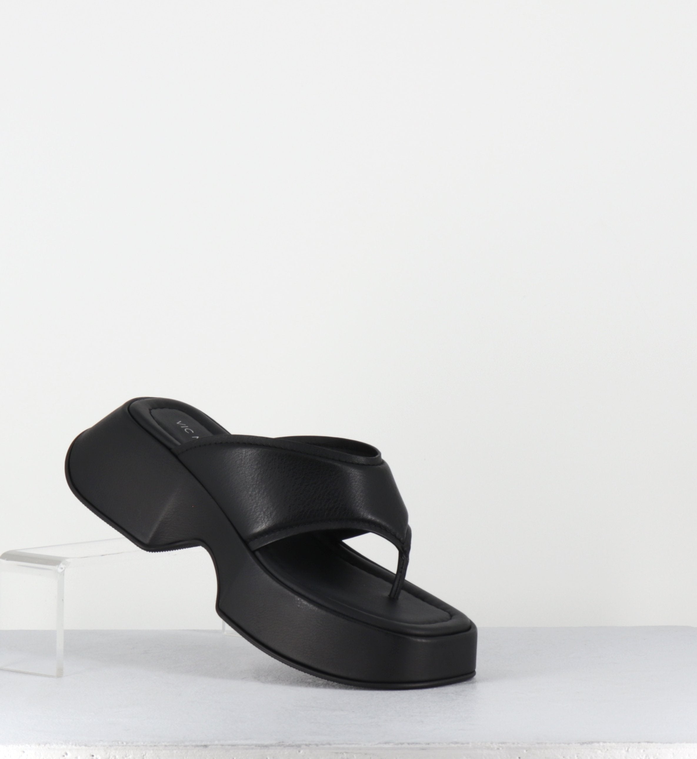 1E1518D TRAVEL BLACK