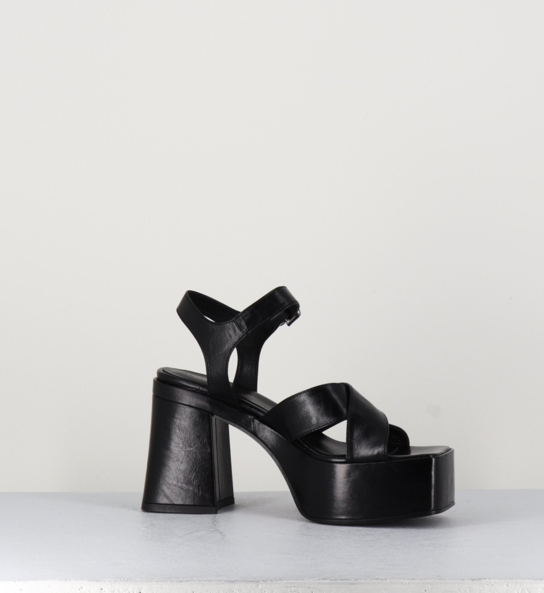 PE7637 NERO