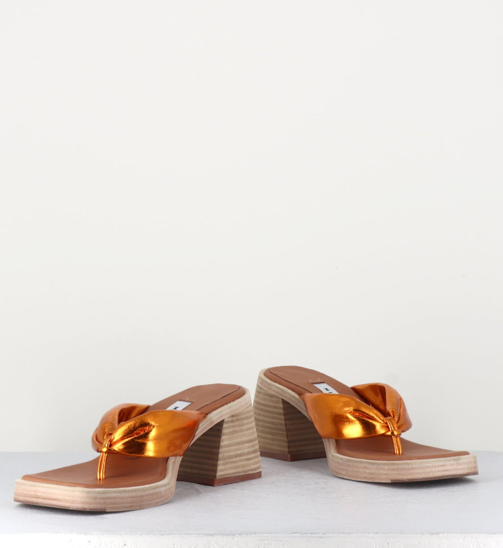 APRIL ORANGE SANDALS