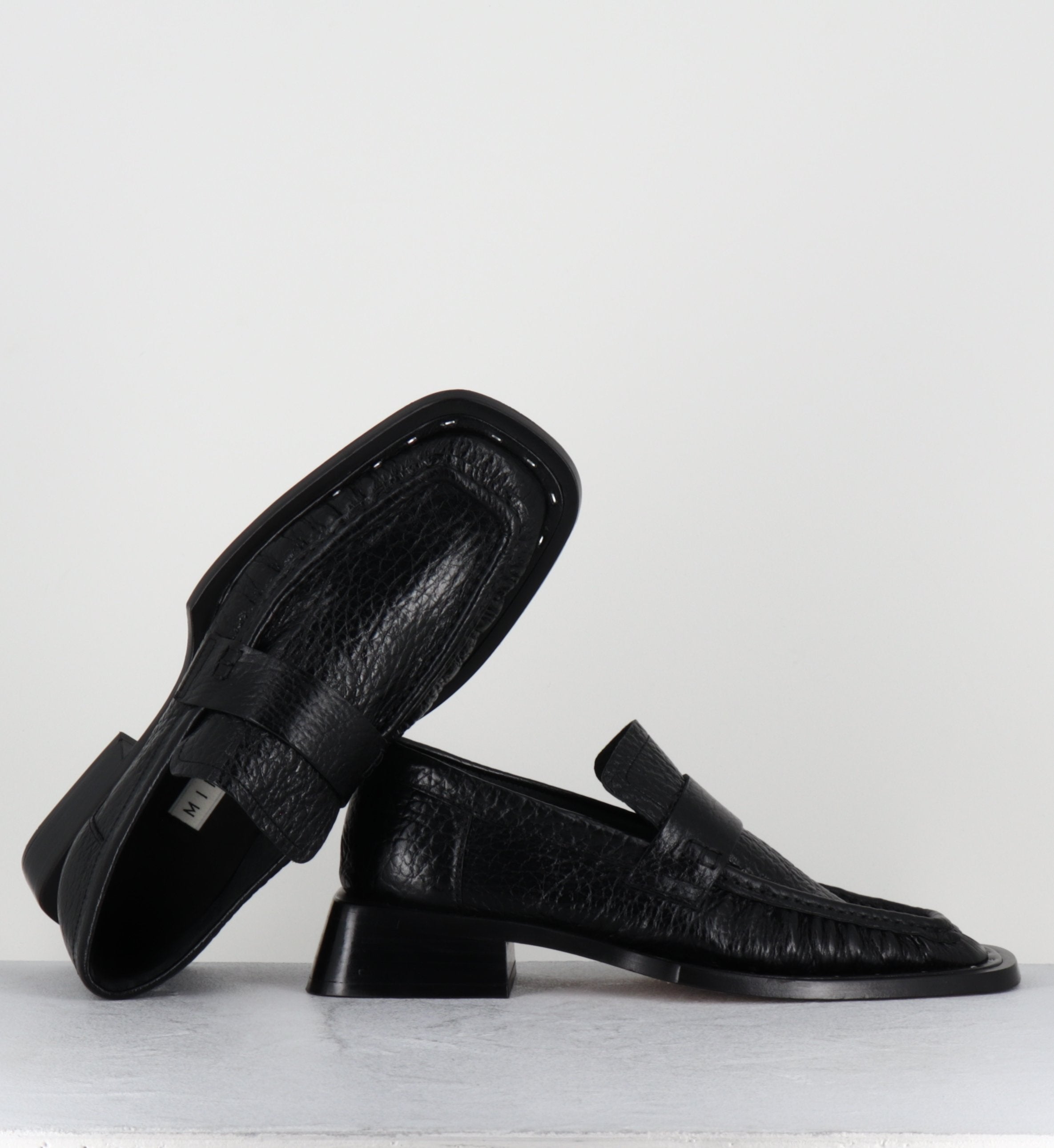 AIRI BLACK LOAFERS