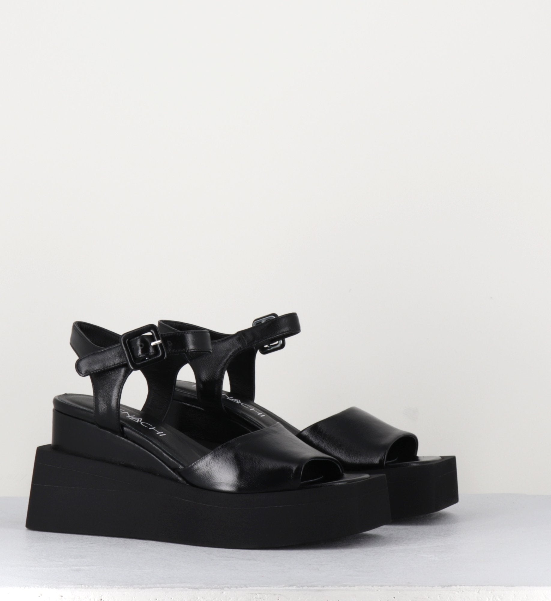 Sandales en cuir naplak noir compensées à débord - E3338 NERO