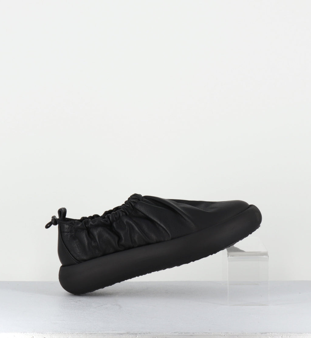 1C6854D TRAVEL BLACK