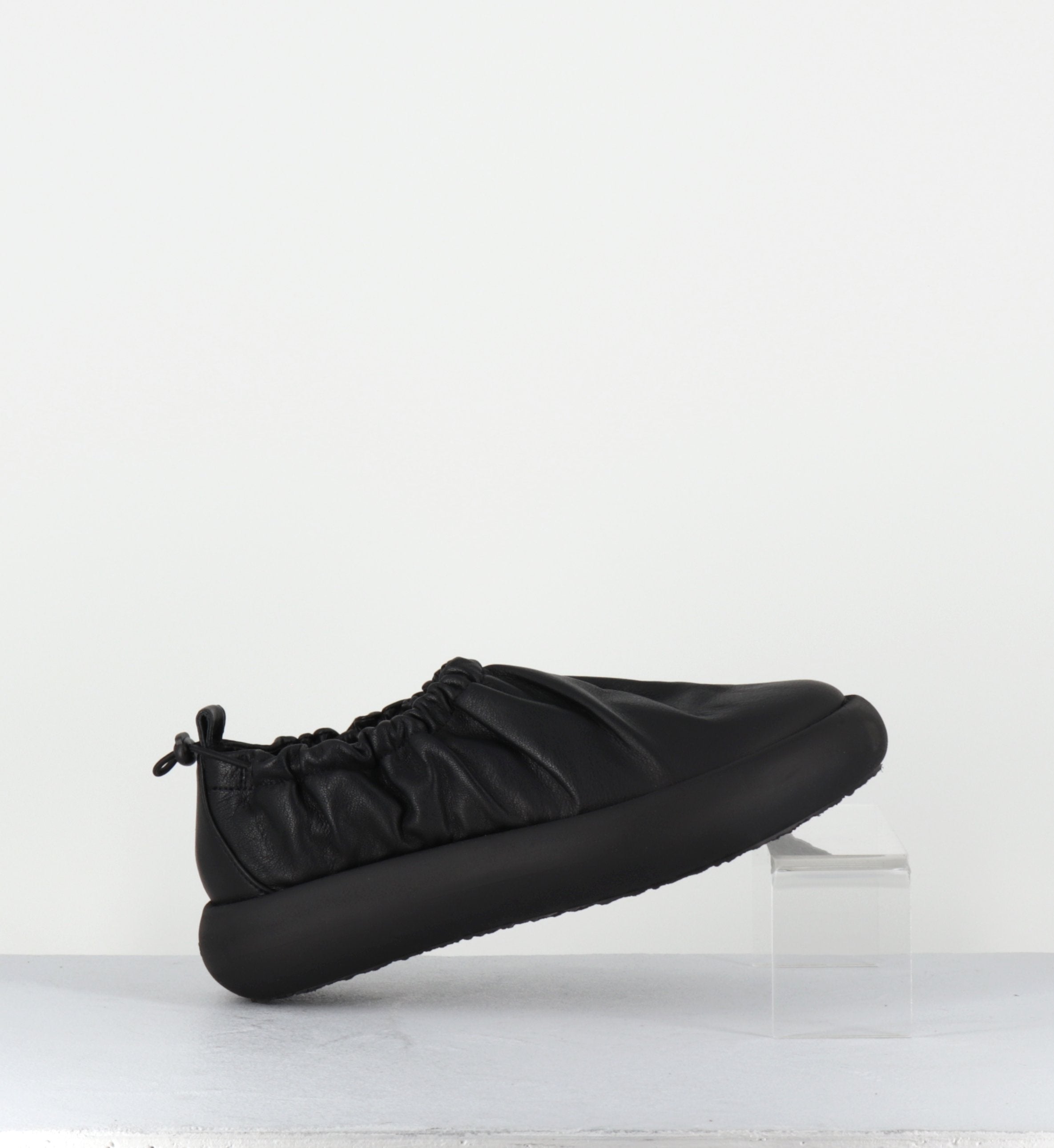 1C6854D TRAVEL BLACK