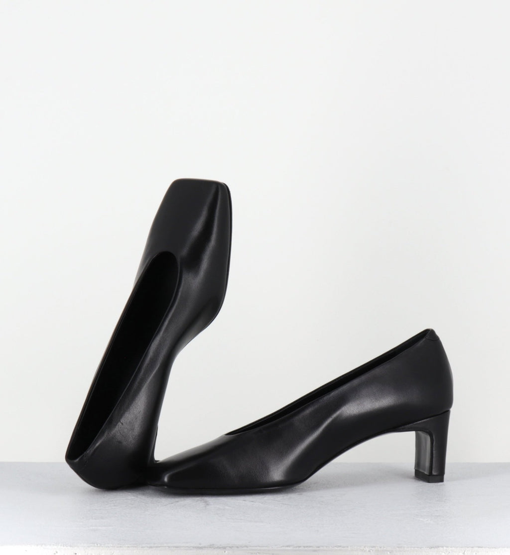 SANTI BLACK COWHIDE