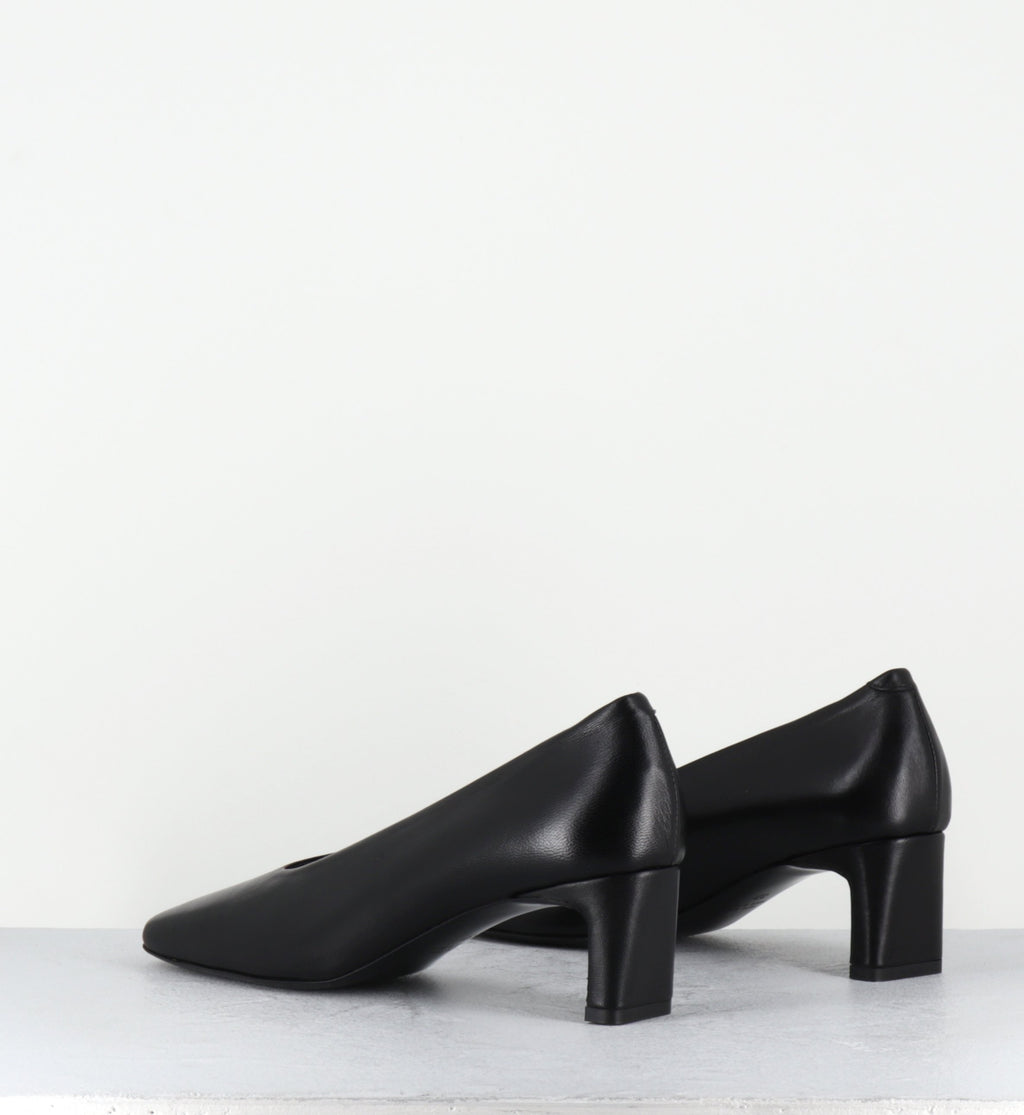 SANTI BLACK COWHIDE