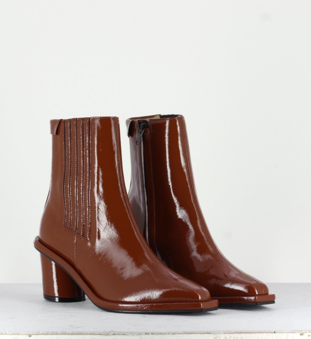 Oblique Square Chelsea boots en cuir vinyle brique - Reike Nen