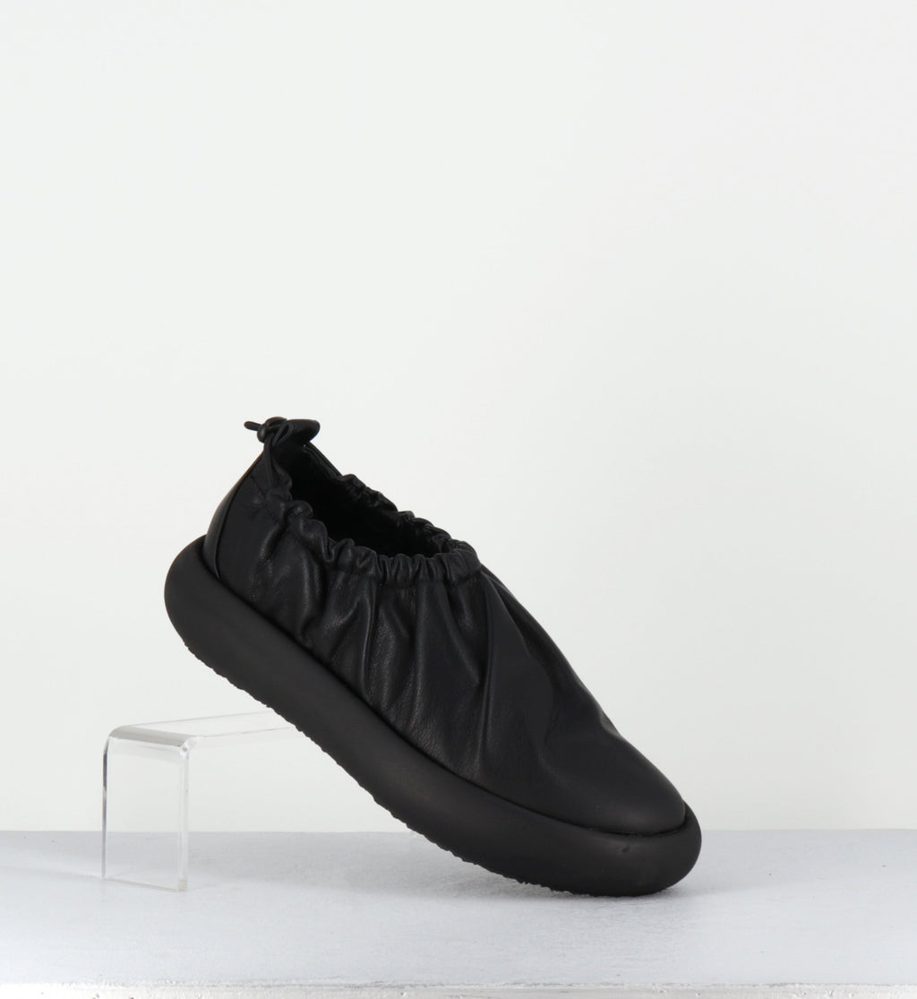 1C6854D TRAVEL BLACK