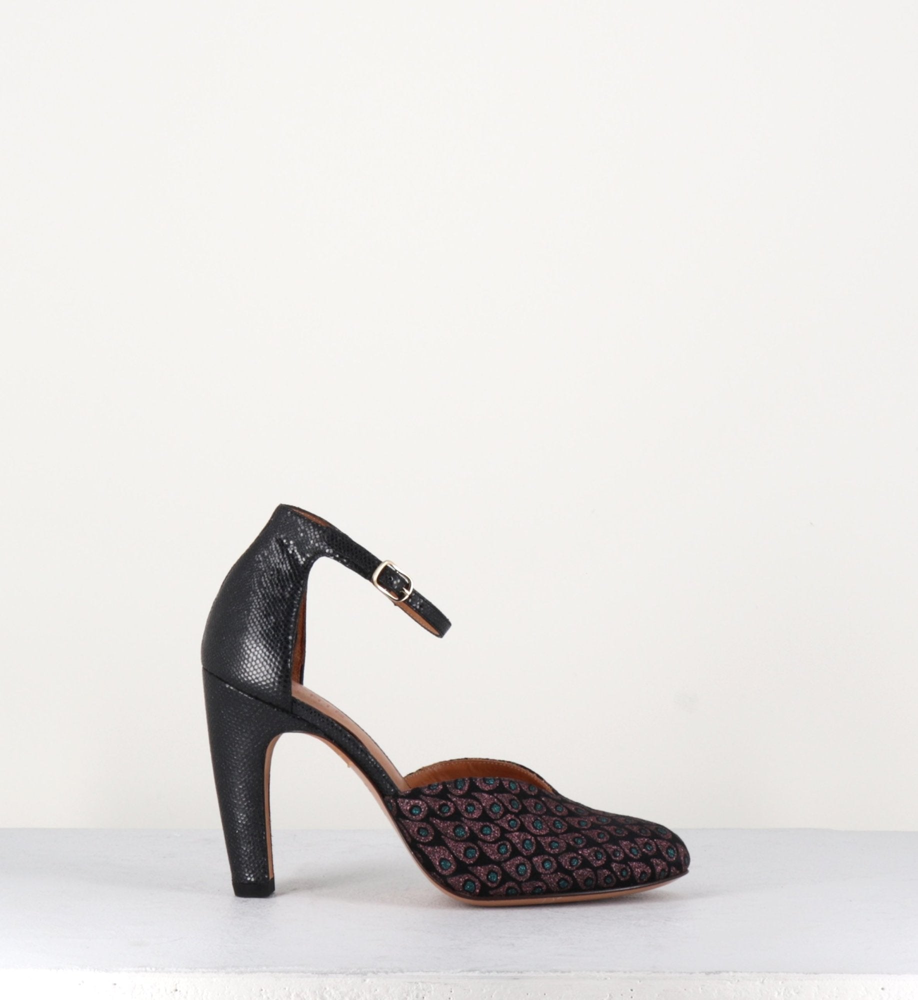 Escarpin talon haut et bride cheville DARI - Chie Mihara