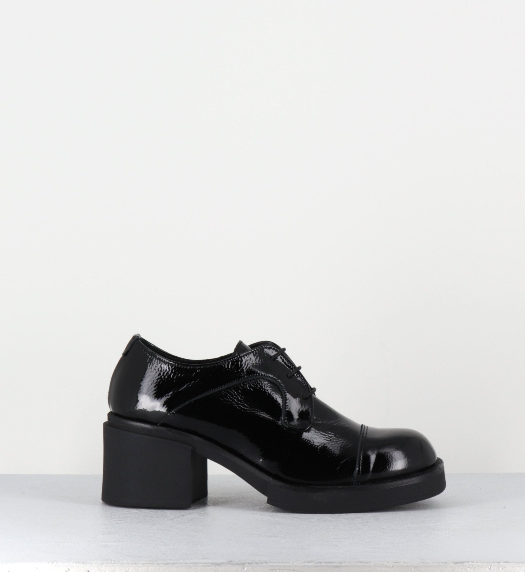 YOSHI NAPLAK NERO
