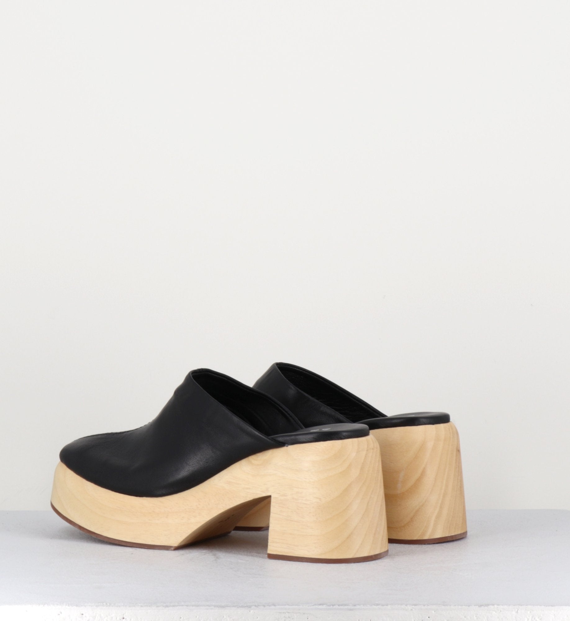 Sabot en cuir noir à plateforme - ROBERTA CLOGS BLACK