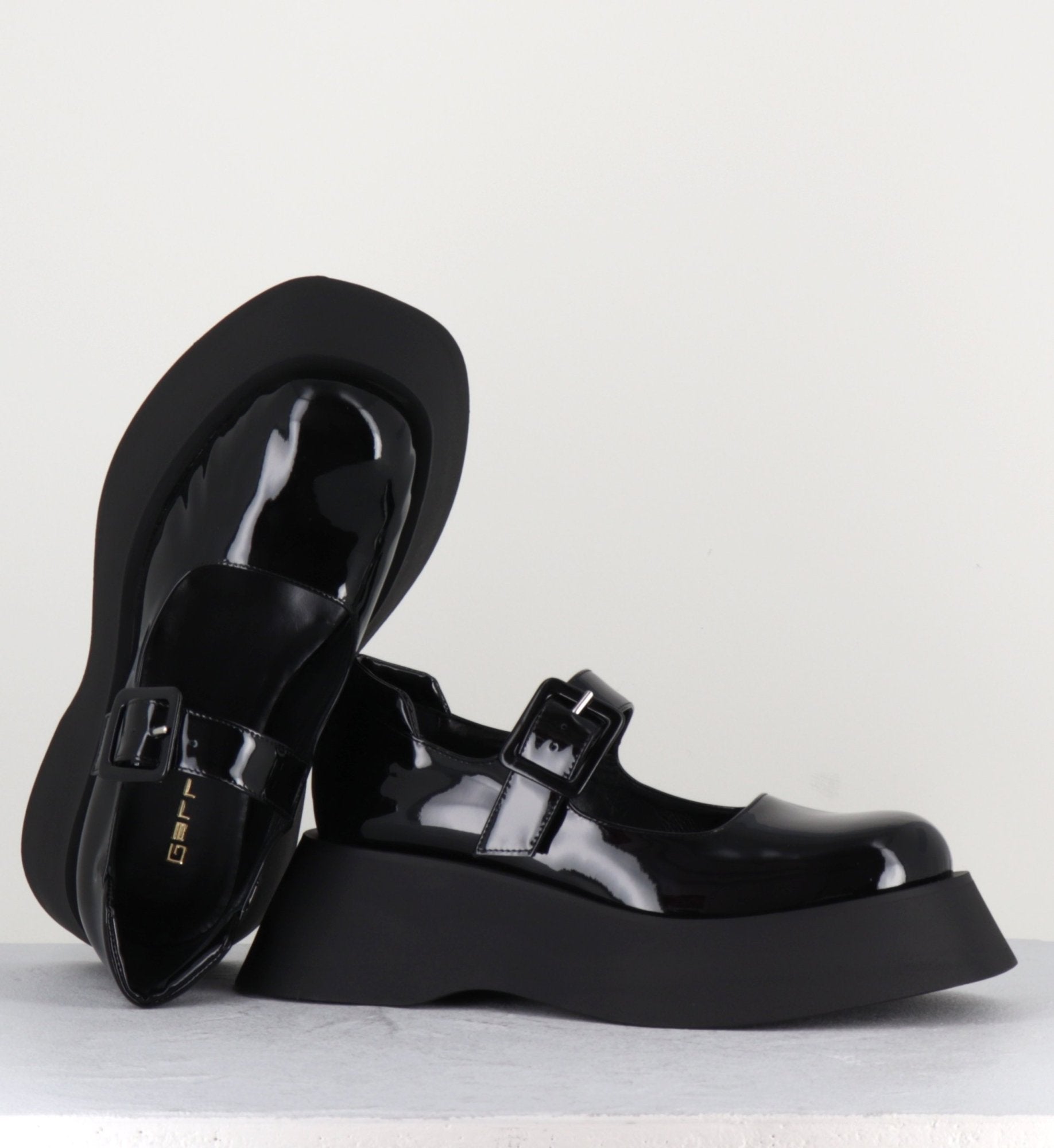 CORA VERNICE NERO