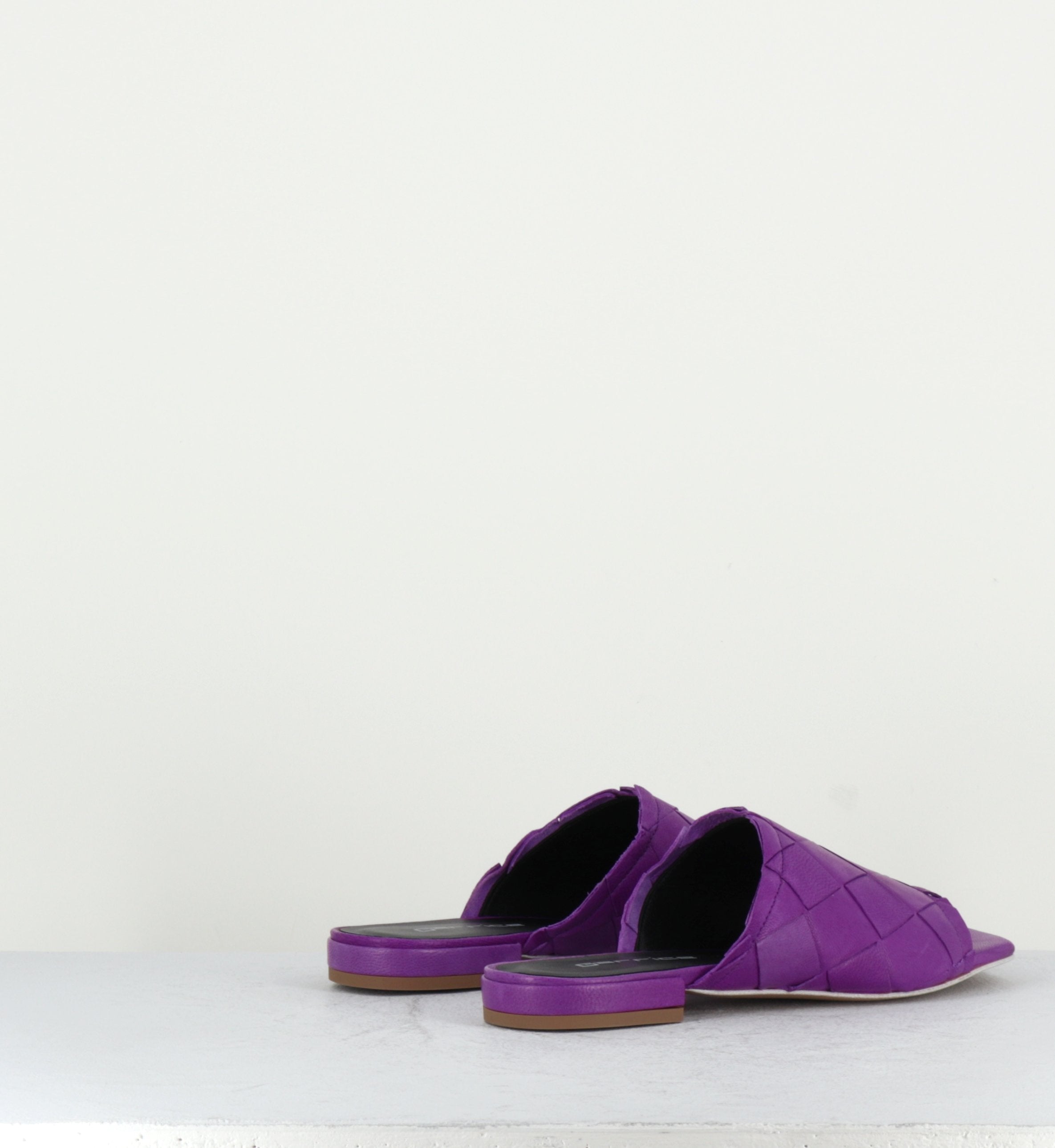21KGU46 VIOLET
