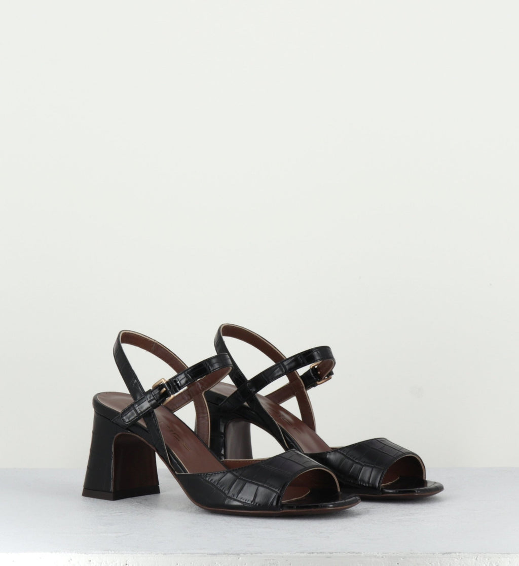 PE21039 BLACK