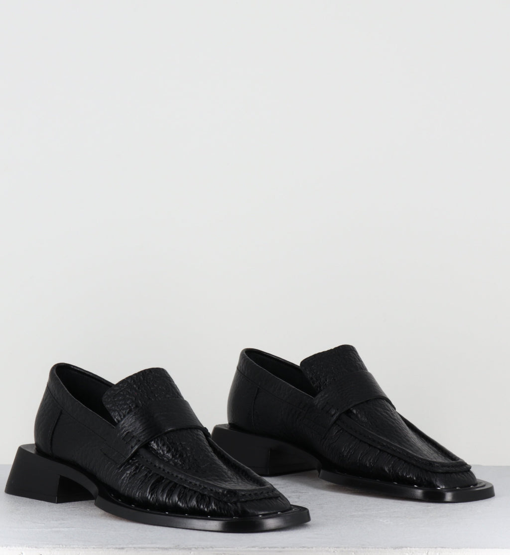 AIRI BLACK LOAFERS