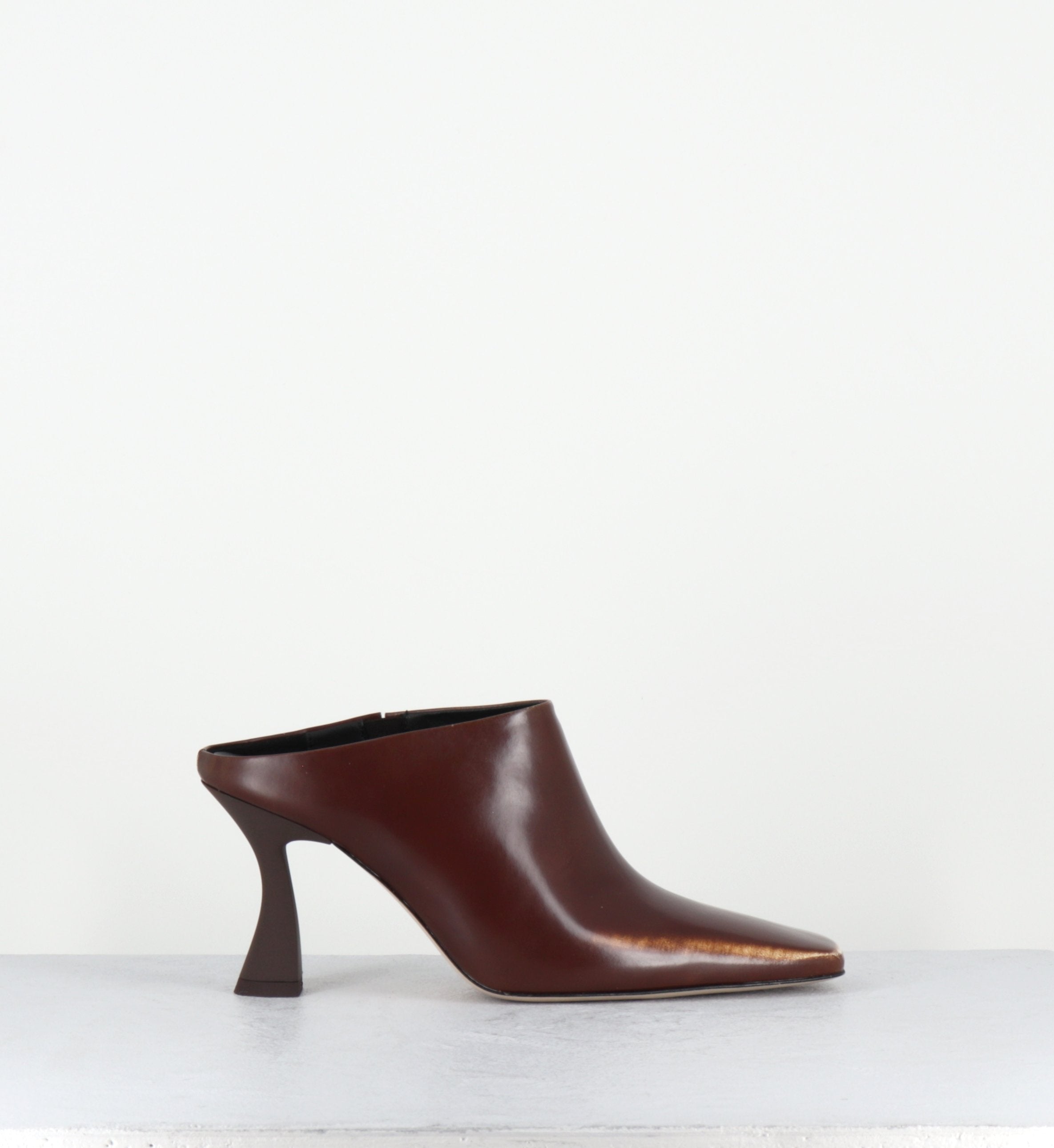 MANUELA BROWN MULE