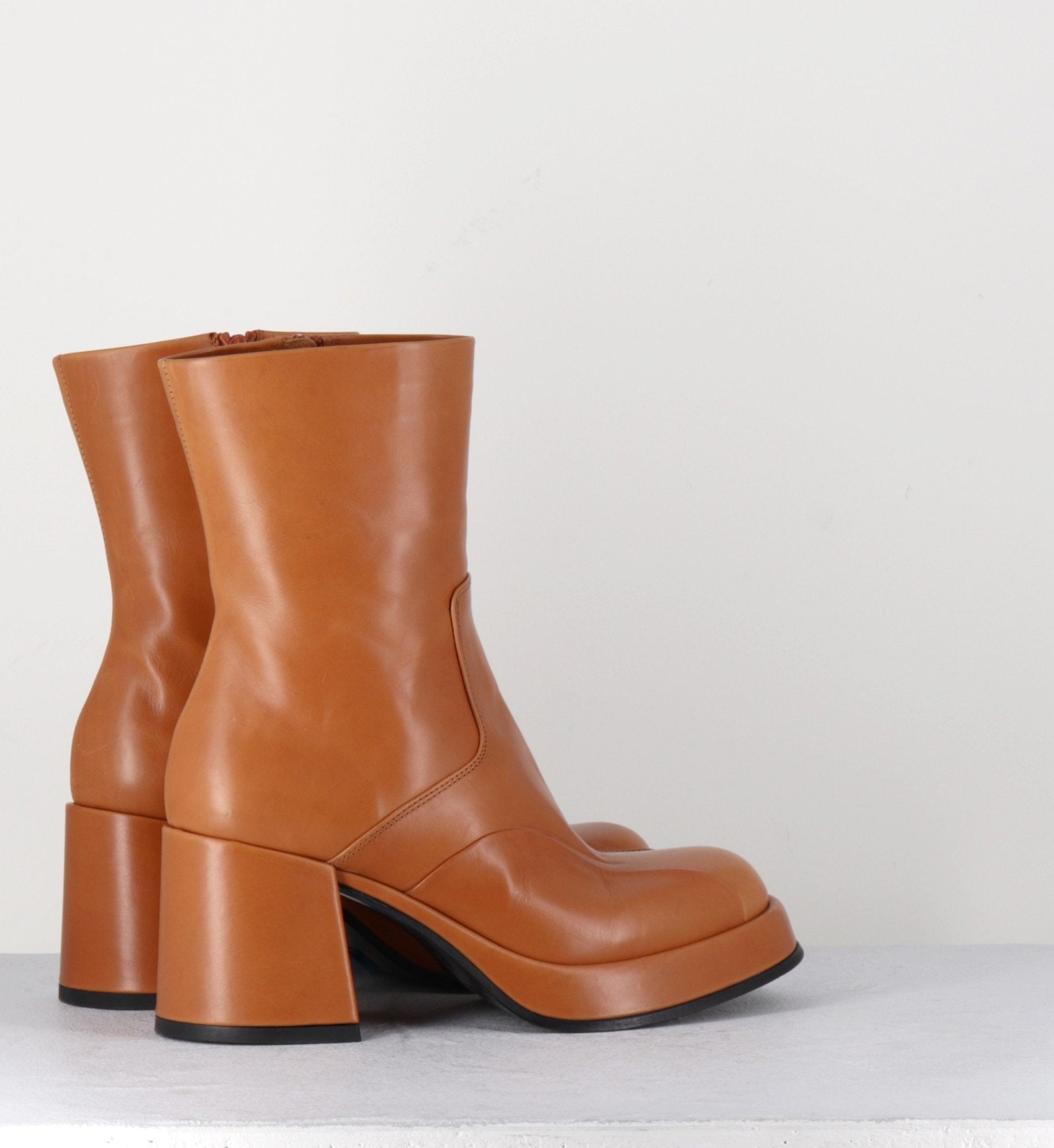 Boots 70s en cuir beige - ARCHI CUOIO