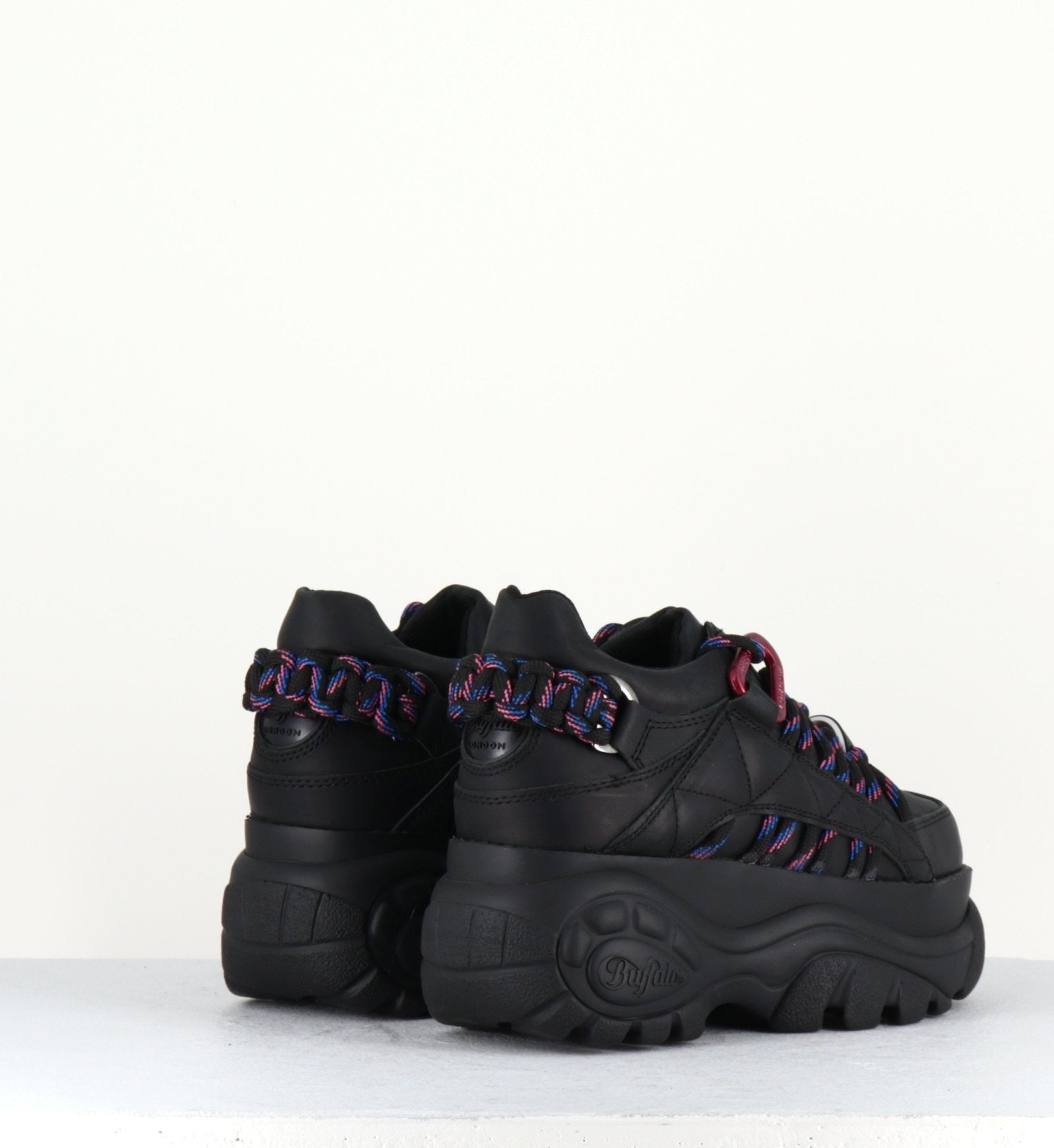 Sneakers en cuir noir et semelle épaisse Buffalo London - 1352