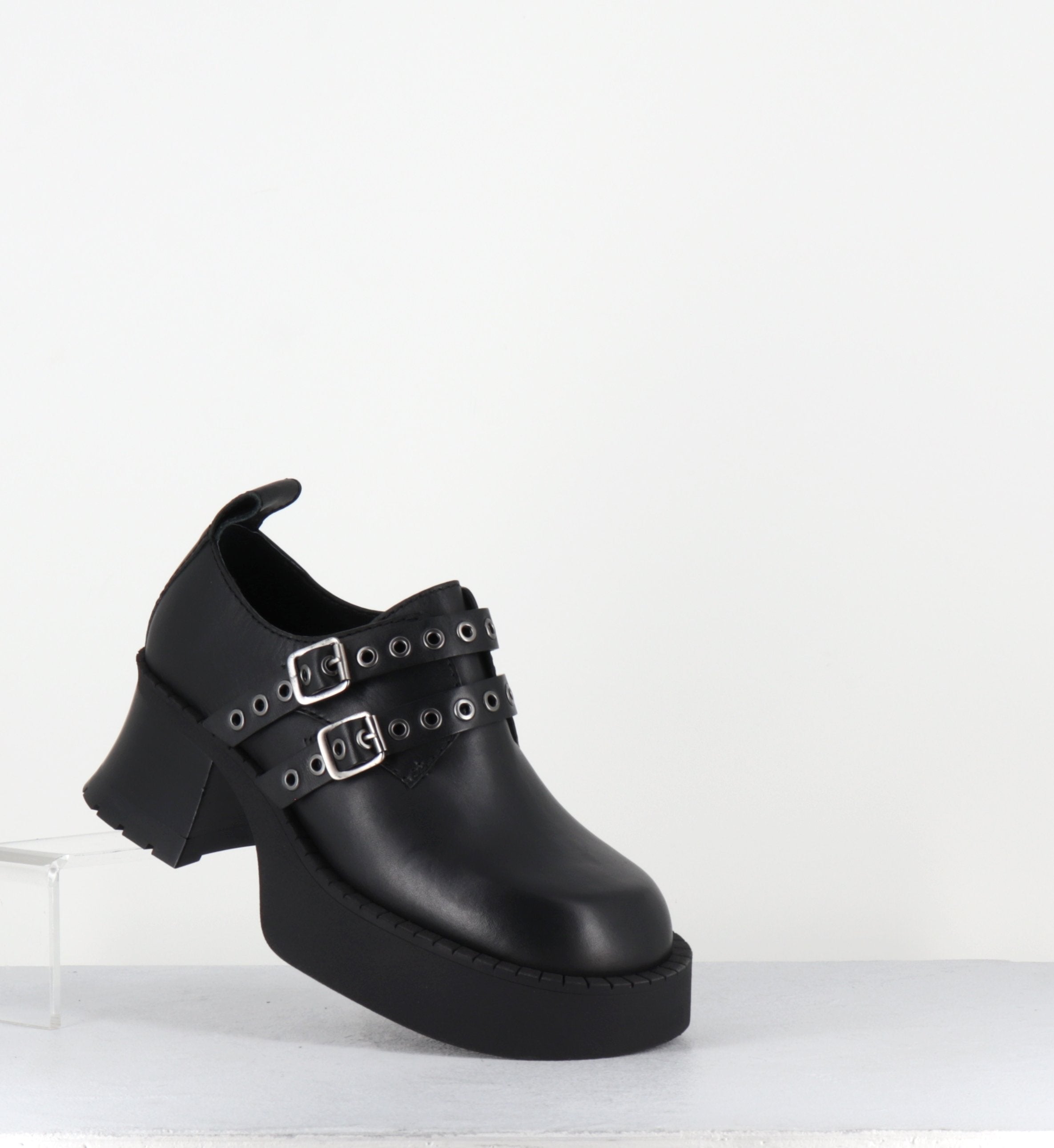 UTE BLACK BROGUES