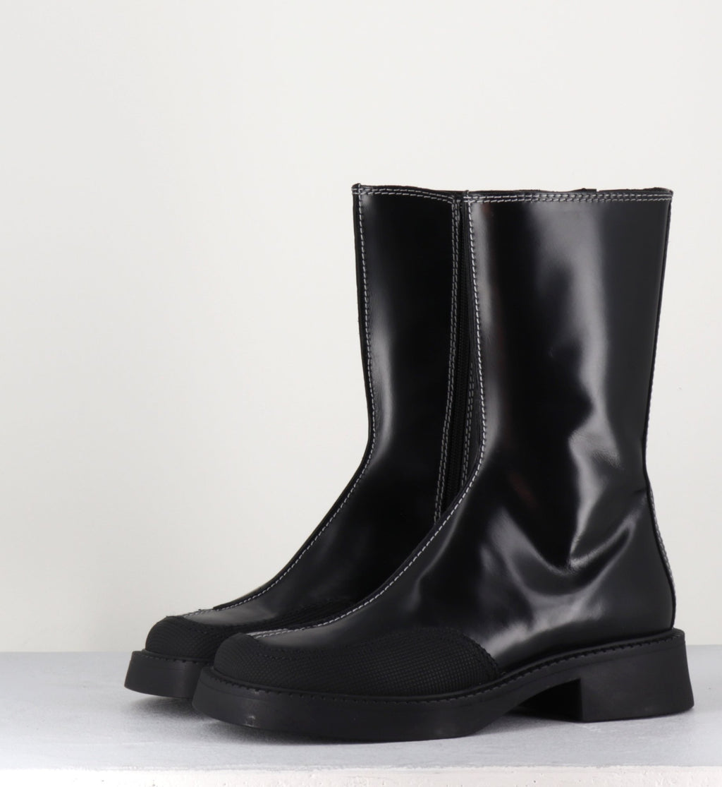 TORA BLACK BOOTS
